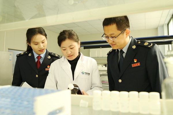 九游体育：陈士华：《2024中国（郑州）新能源汽车生态伙伴关系研究报告》发布 title=