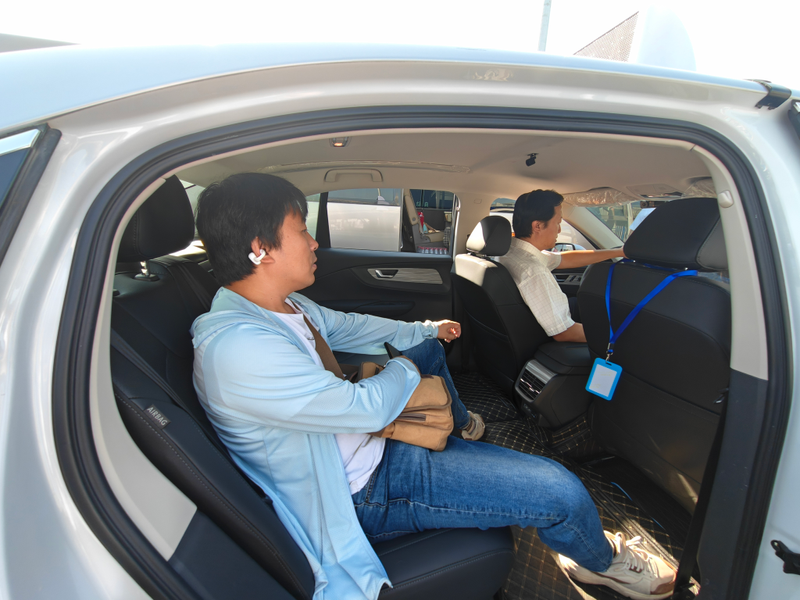 天缘航旅公司天缘车队首批“巡网一体”新能源出租车投入运营(图2)