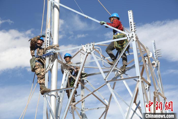 九游体育：青海西部最后一个离网光伏乡进入通大电网冲刺 将不再“看天用电”(图2)