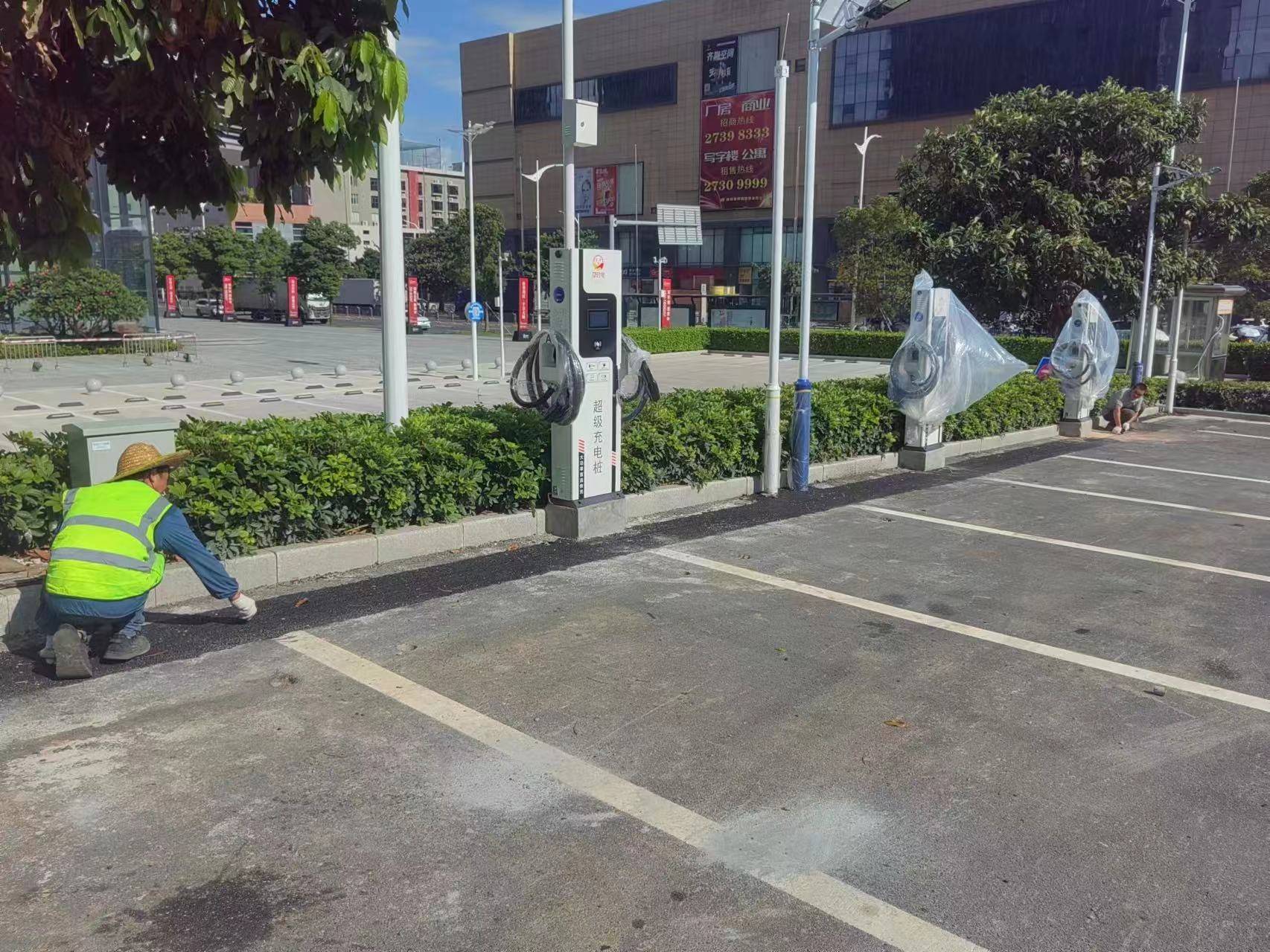 新能源投资项目10个及时电汽车充电桩大概需要多少费用？ title=