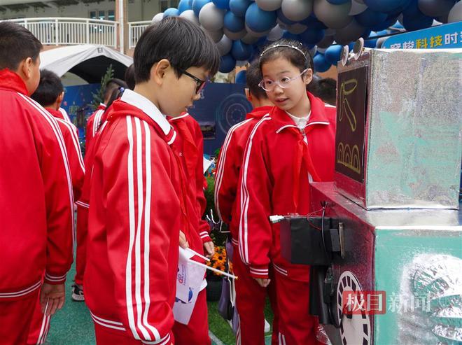 AI风扇解放双手盆栽有了“私人保姆”小学科技节趣味满满！(图3)