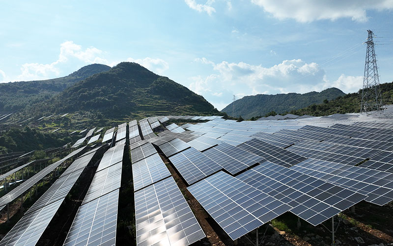 九游体育：文山双羊洞120MW光伏项目首批方阵并网发电(图3)