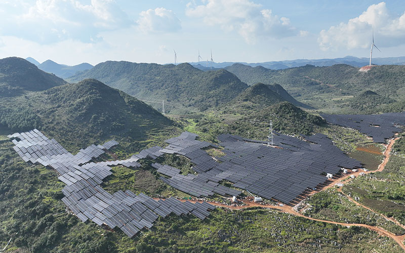 九游体育：文山双羊洞120MW光伏项目首批方阵并网发电 title=