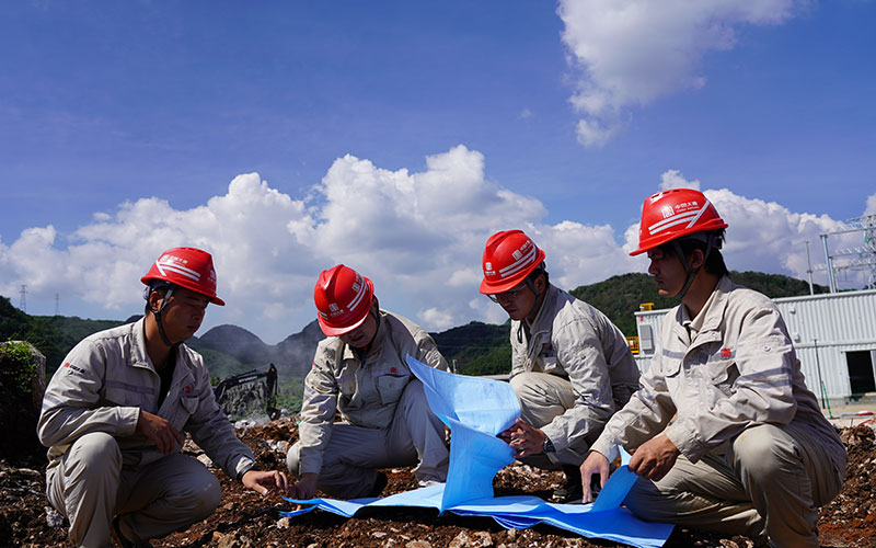 九游体育：文山双羊洞120MW光伏项目首批方阵并网发电(图2)