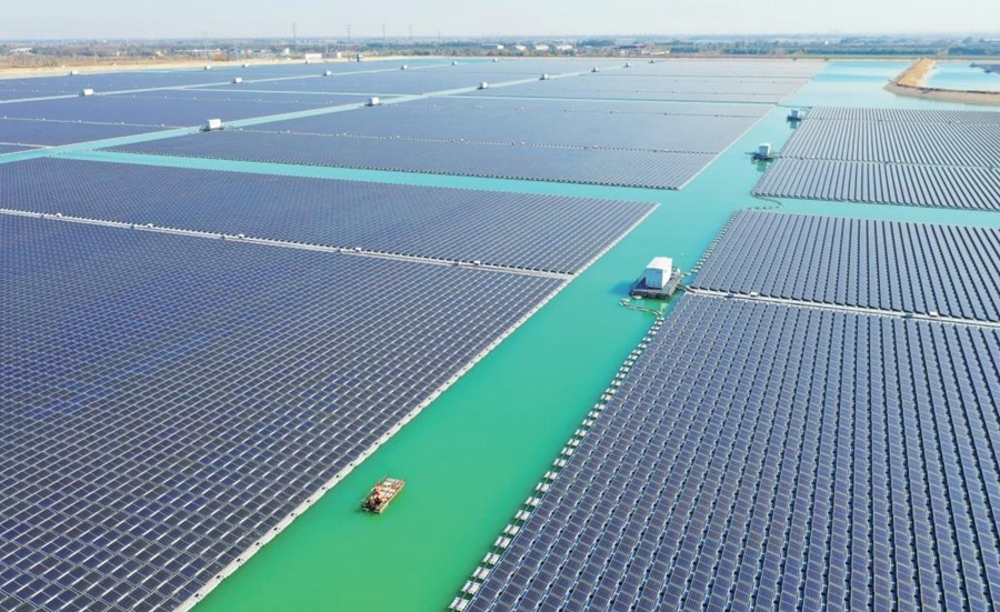 聊报摄影丨光伏电站水上漂 title=
