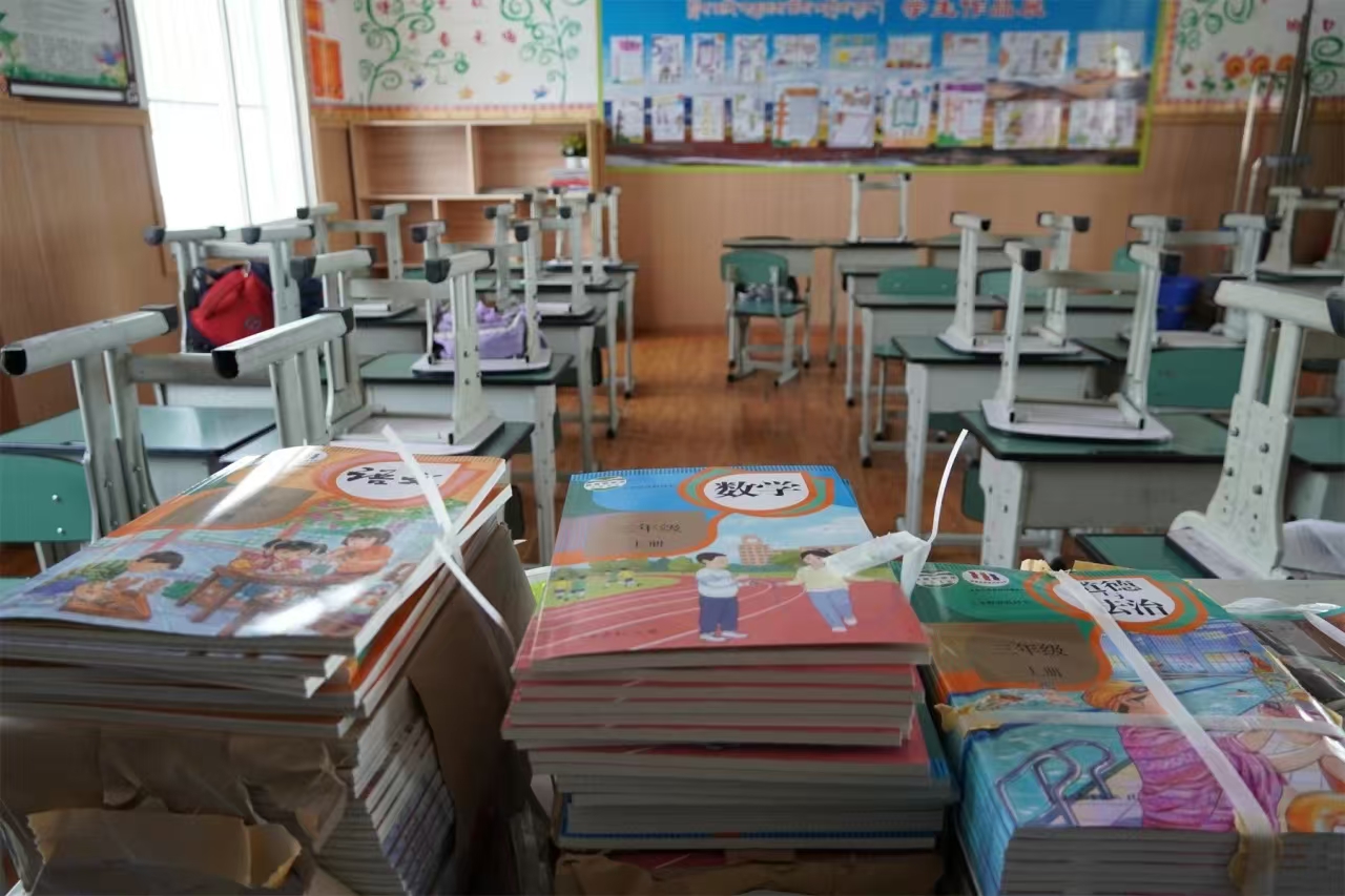 十人宿舍危机：富宁学校的居住难题真相令人震惊！ title=