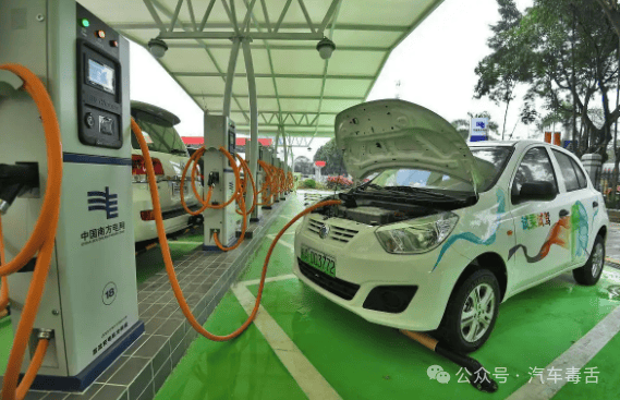 九游体育：燃油车与新能源车并行发展：工信部政策调整背后的产业平衡 title=