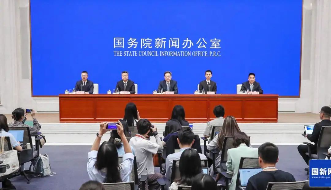 “十四五” 能源发展交出亮眼答卷：量足、价稳、韧性强、“含绿量”高 title=