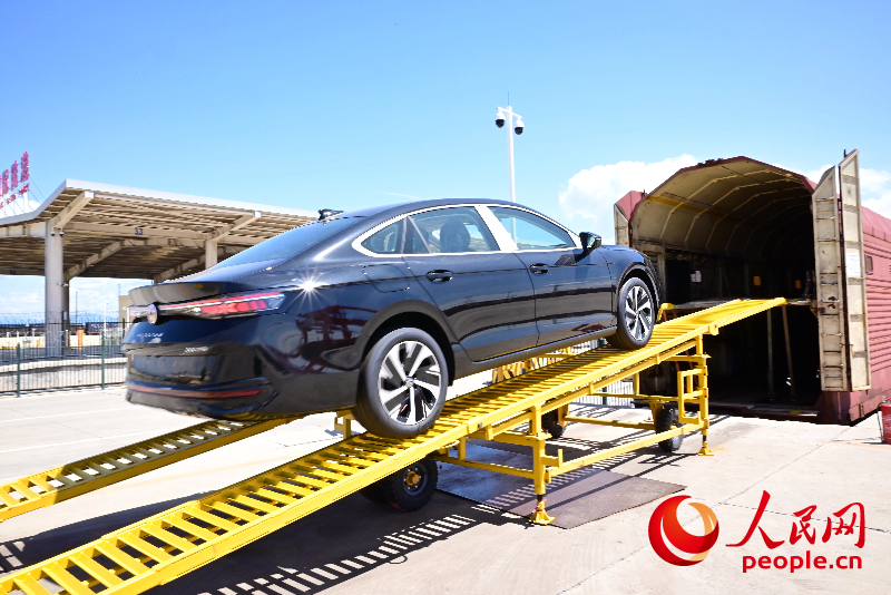 九游app：风吹草低遇见“蓝海”(图5)