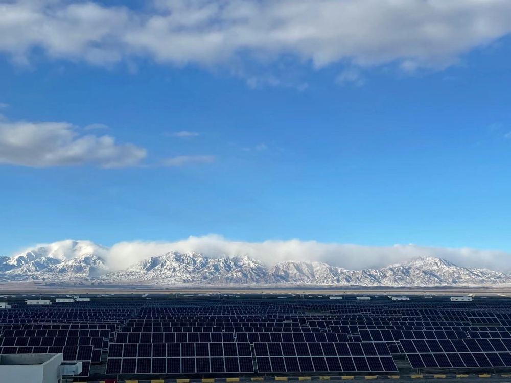 新华社：驭风逐日 国家电投在疆清洁能源装机突破1700万千瓦 title=