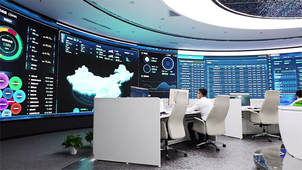 九游app：天山南北好“风光” 绿电书写“新”华章(图2)