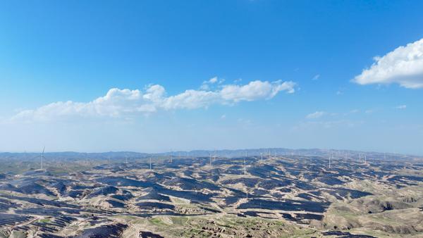 国内单体最大光伏基地项目首批并网发电 title=