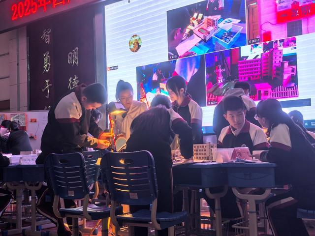 九游体育：硬核！省教科院附中参加全省教学展评的4个教师全部夺得一等奖(图8)