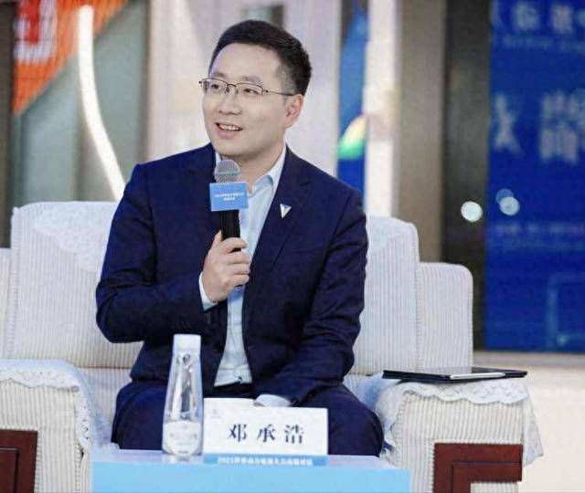 深蓝汽车董事长邓承浩：固态电池线年以后 title=