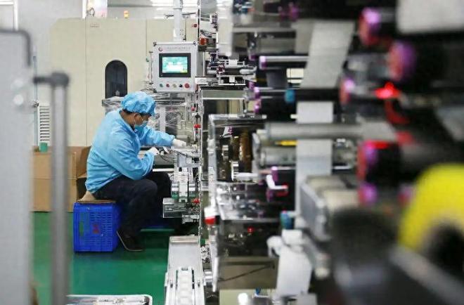 中国光伏布局全球！突破国外贸易限制成可再生能源主力 title=