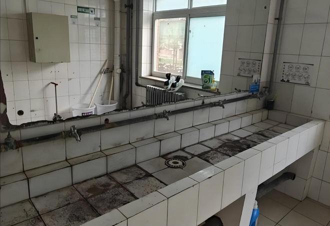 “清华没把我当人”学生晒出真实宿舍环境咋跟网上说的不一样(图5)