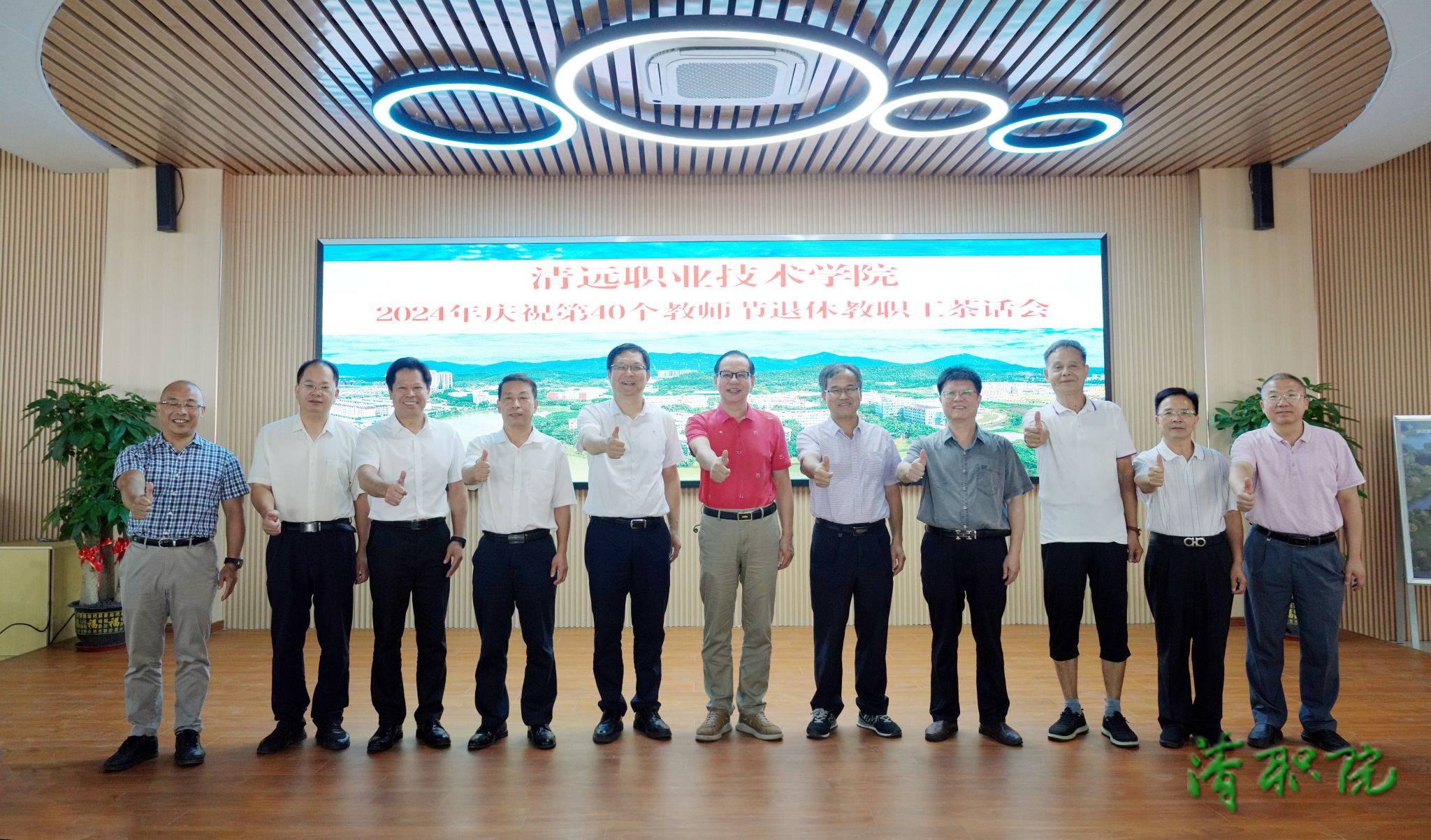 九游官网入口：直到央视公开点名陈丽君才明白原来何赛飞一个字都没说错 title=