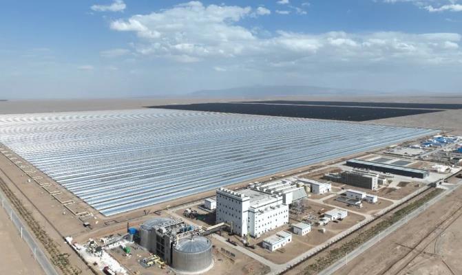 国际能源署称2024年全球太阳能光伏新增装机容量有望首次突破500吉瓦中国贡献过半 title=