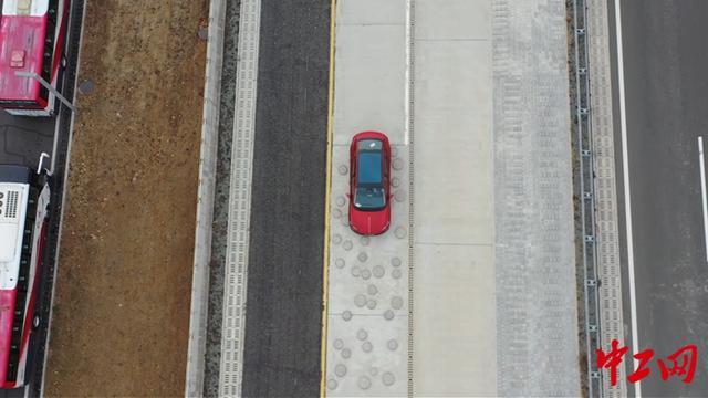 九游官网入口：中国工厂进行时｜一辆新能源汽车驱动的产业发展跃升 title=