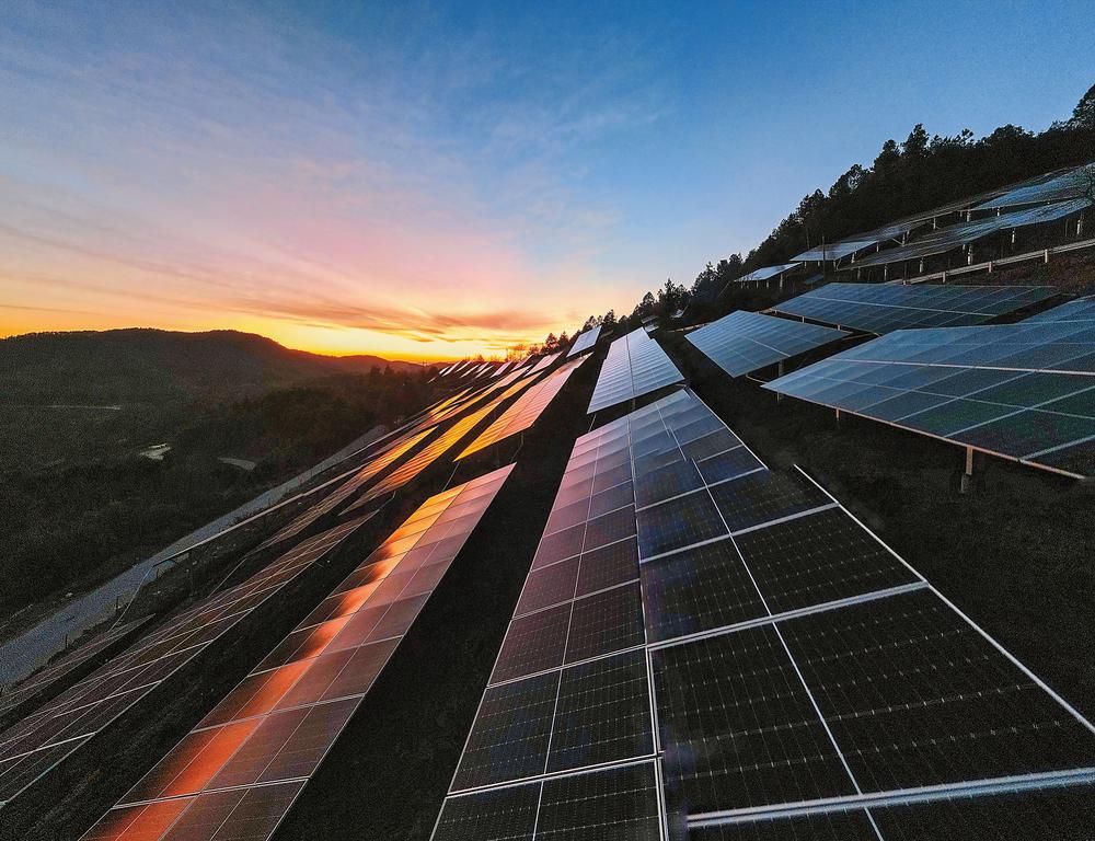 上海电气申请光伏绿电交易系统用光伏板安装结构专利实现板快速精准对齐 title=