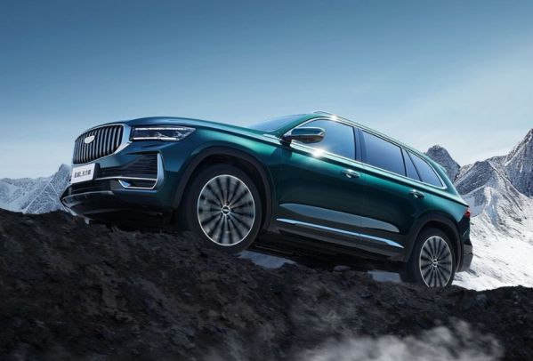 2025年中国乘用车均价回落 新能源价格下探燃油车趋稳 title=