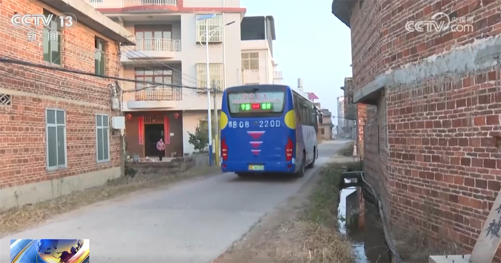 九游app：民生一件事｜校车、“陪读公寓”“陪读车间”破解乡村教育难题 温暖“求学路”(图2)