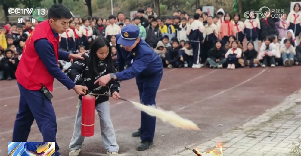九游app：民生一件事｜校车、“陪读公寓”“陪读车间”破解乡村教育难题 温暖“求学路”(图7)