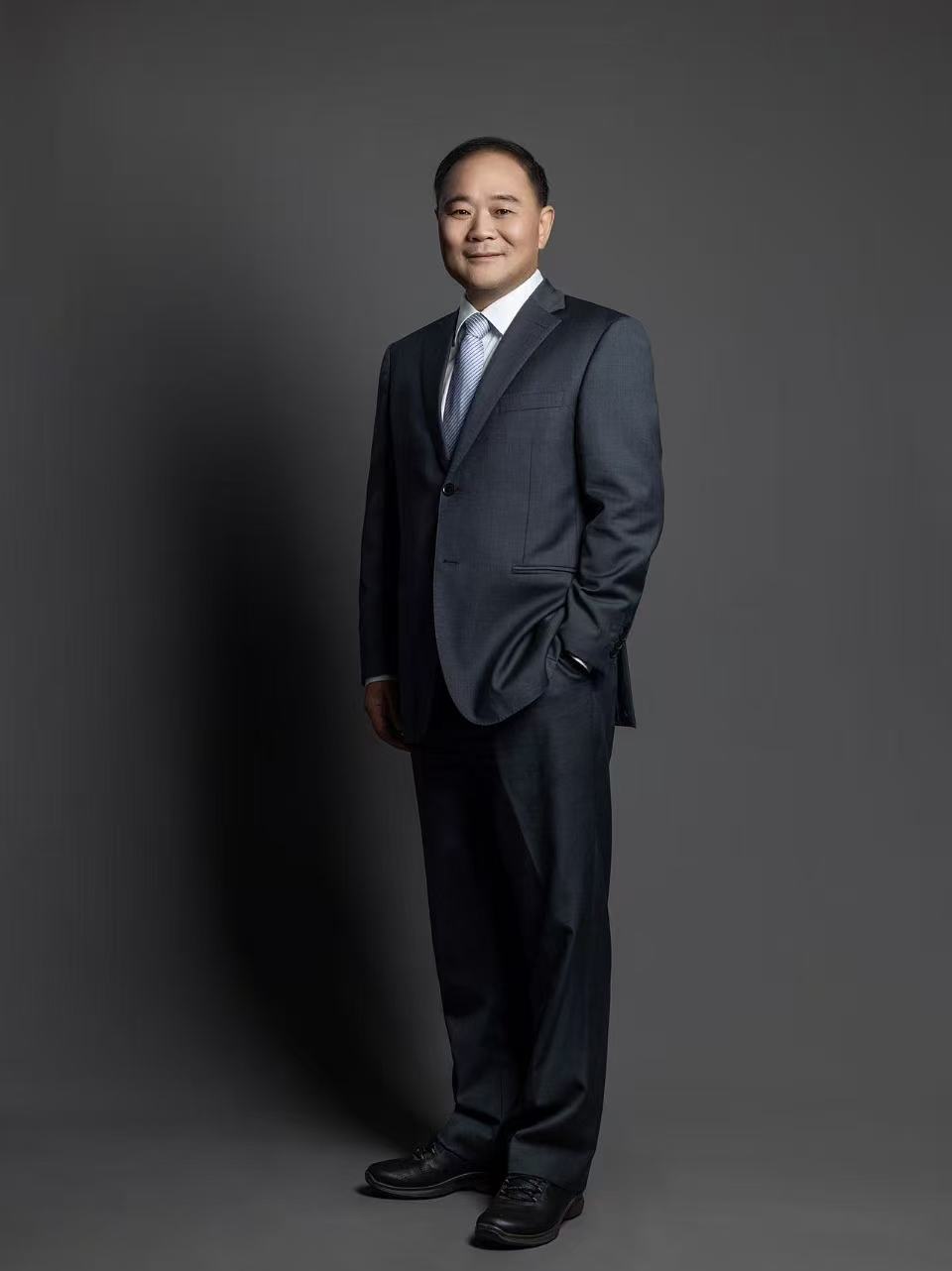 全国政协委员李书福：推广甲醇电动营运货车 打造绿色低碳货运示范走廊 title=