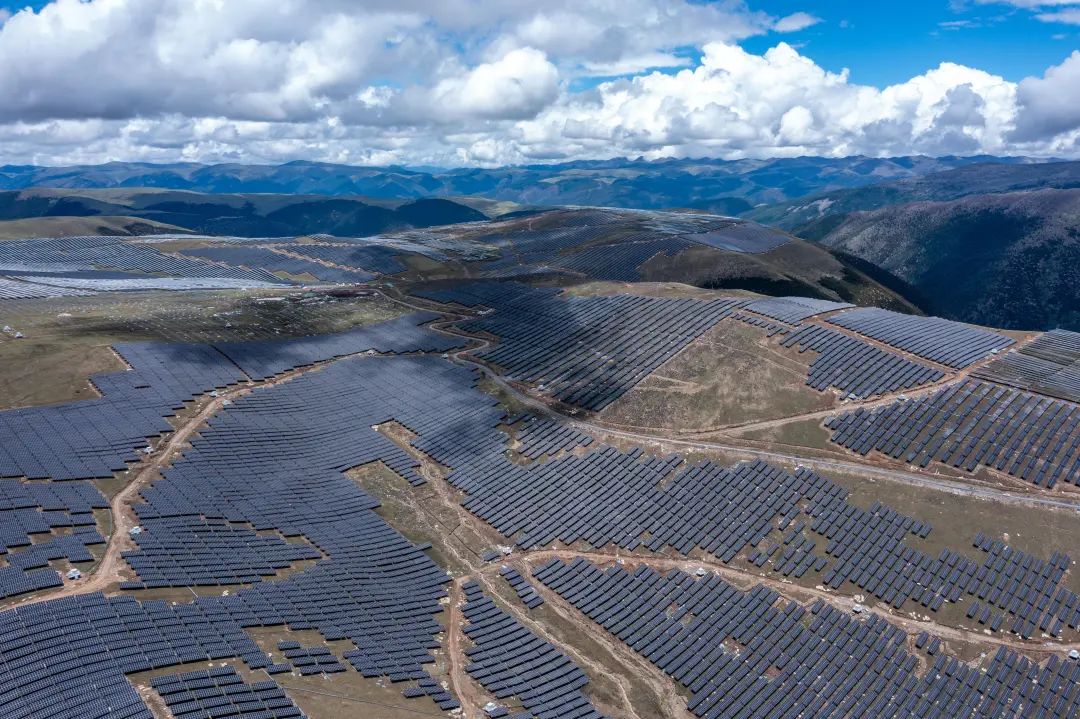 江苏：2024-2025年配电网计划投资约400亿元 推动分布式光伏接网消纳 - 配电网