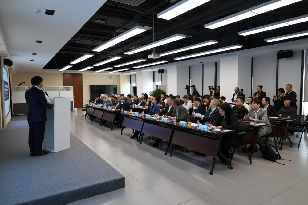 九游体育：全球汽车暨中国汽车产业发展报告会在京召开(图2)