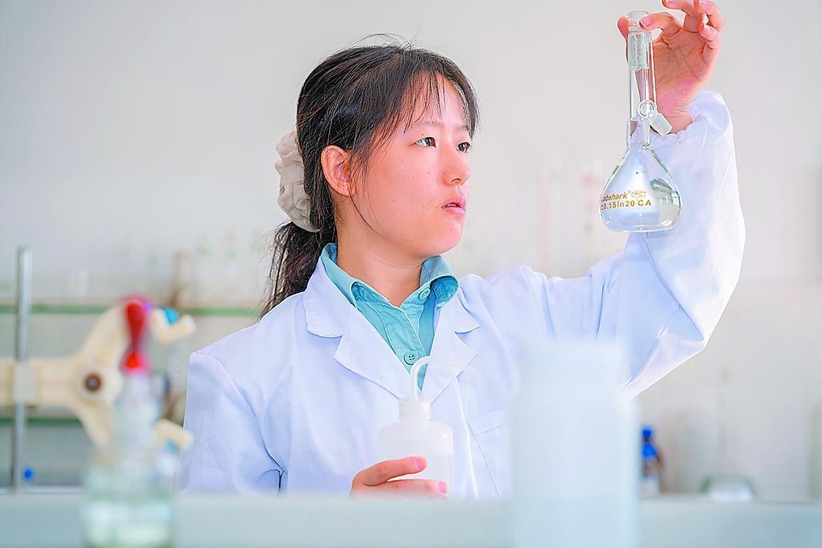 礼赞劳动创造 奋进二次创业(图11)